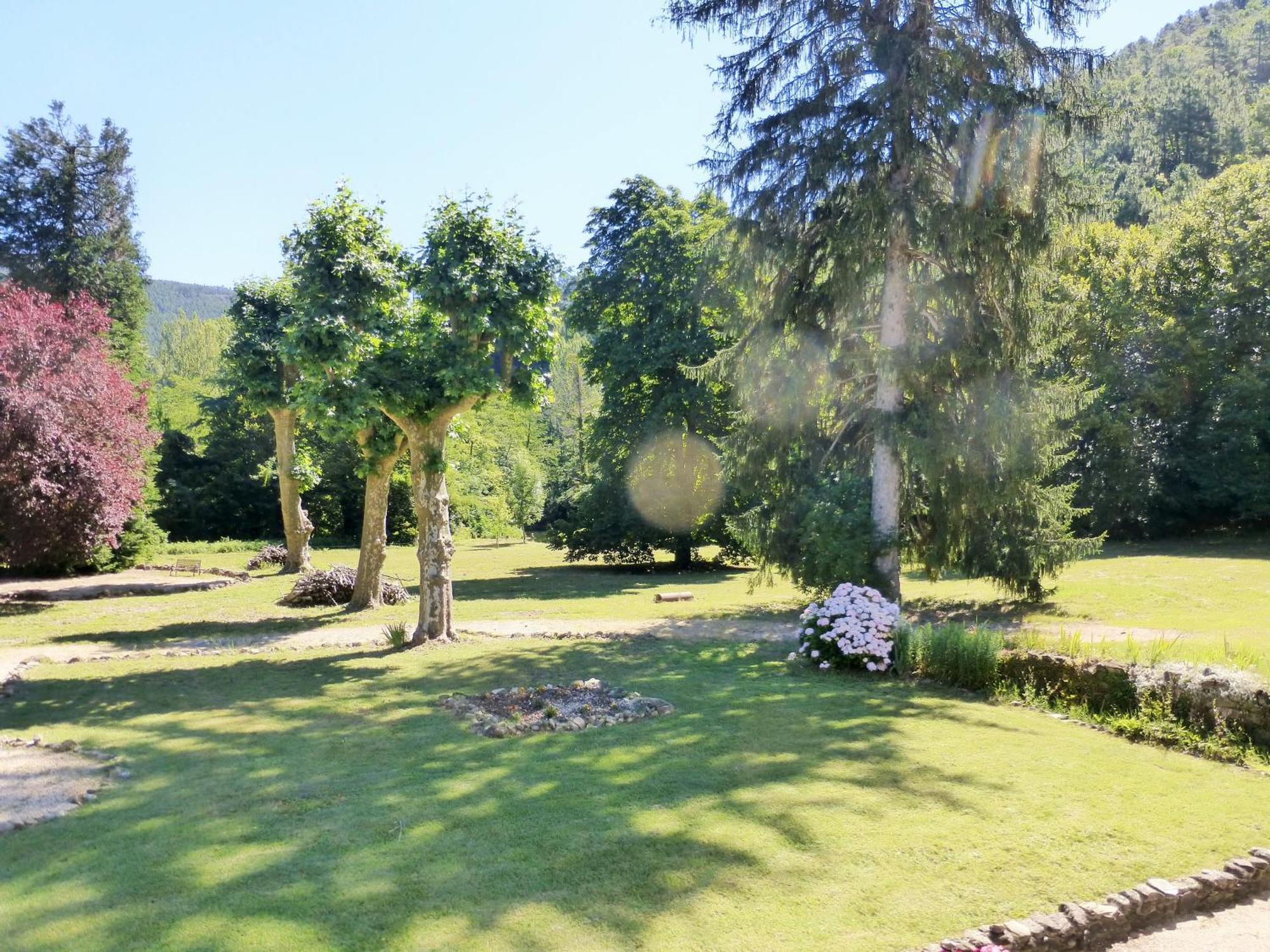 Chateau Du Fraissinet, 6 Gites Sleeping 2-8 Guests, Pool And River On Site La Tronche  ภายนอก รูปภาพ